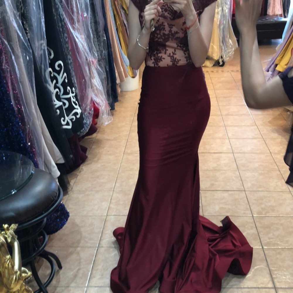 Burgundy  trumpet lace evening Mermaid dress